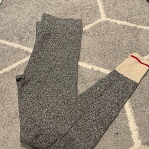 084- Roots Heather Gray Leggings with Cream and Red Accents